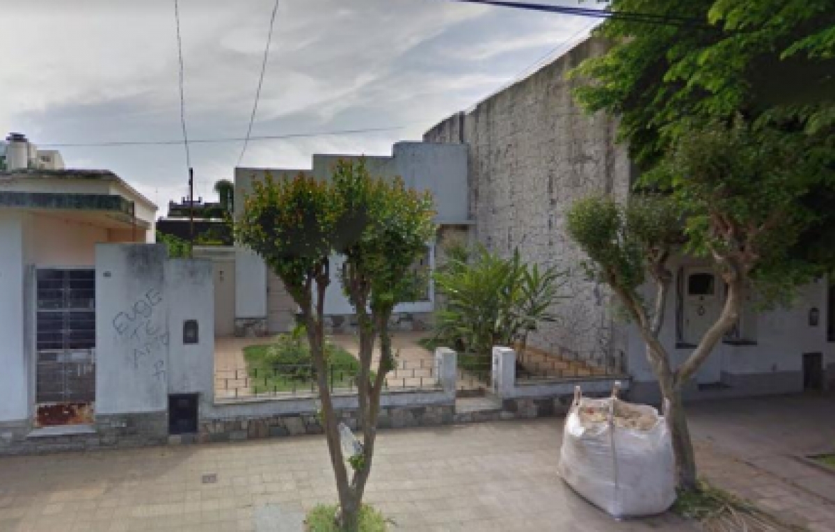 Frente de la casa de calle General Paz en ZÃ¡rate (Casi esq. Andrade) en donde Santiago tenÃ­a en un principio las oficinas de su empresa constructora, durante la primera mitad de los aÃ±os 70Â´s.