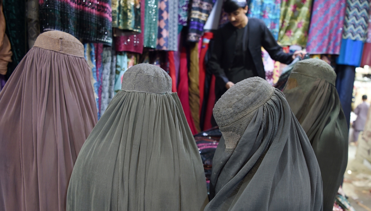 Mujeres con burka en el régimen talibán