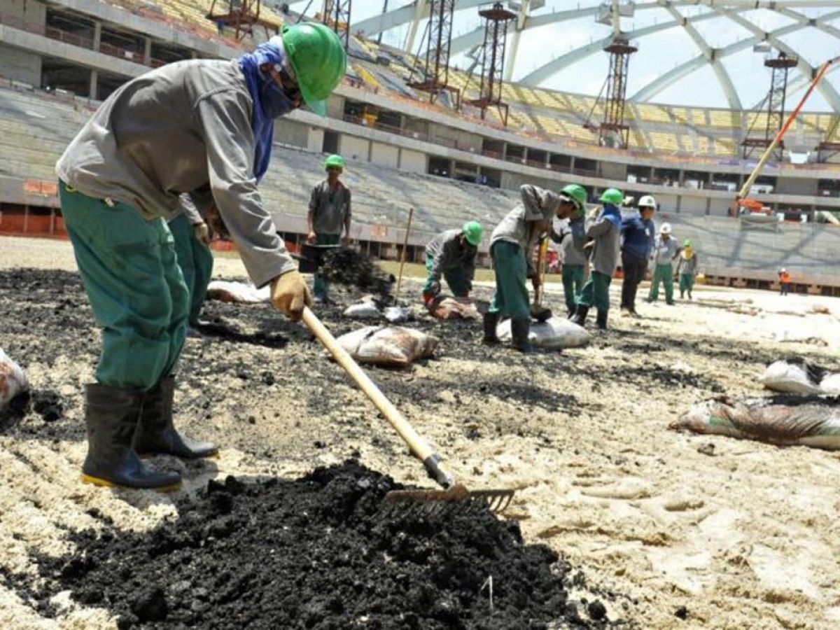 Mueren dos trabajadores por dÃ­a en las obras ligadas a Qatar 2022